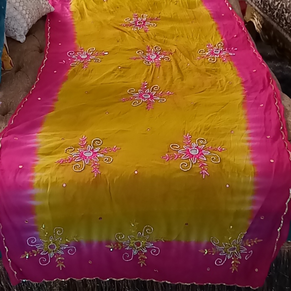 VIBRANT VINTAGE INDIAN SHAWL